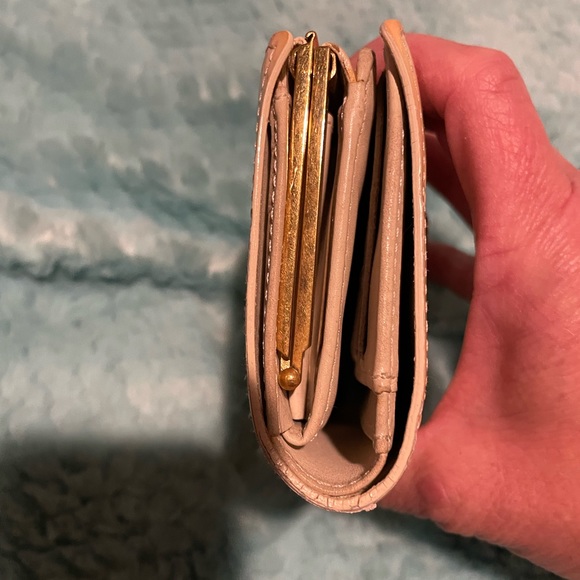 LOUIS VUITTON CREAM FRENCH PURSE STYLISH WALLET.. great addition to any bag - Picture 3 of 8